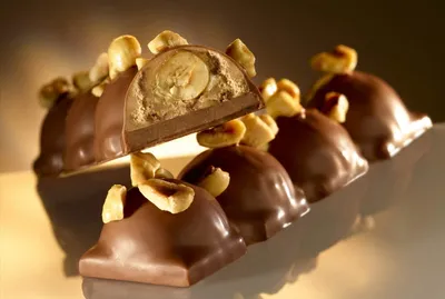 Pralinler ve fındık ezmeleri