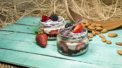 Vegan Çilekli Kavanoz Kek